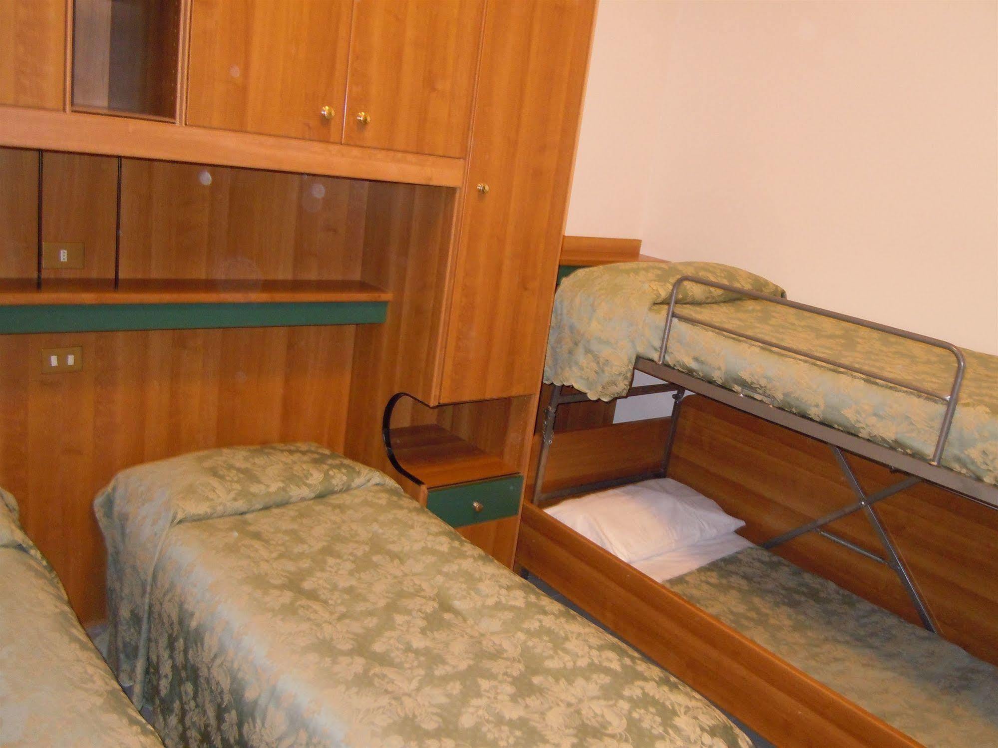Hotel Papa Germano Rome Buitenkant foto